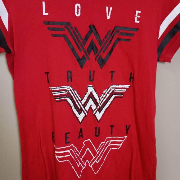 Wonder Woman Junior Tshirt Size Medium 7/9 Red Short Sleeve DC Universe - Picture 3 of 4